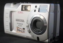 Digitální fotoaparát Minolta Dimage E201