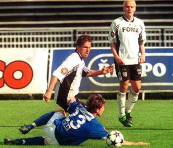 Hradec - Ostrava: Lička padá po střetu s Bredou
