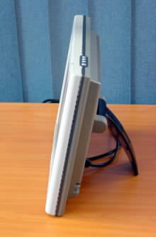 LCD panel není příliš tlustý .