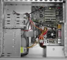 Vnitřní uspořádání počítače Fujitsu Siemens Scaleo 600