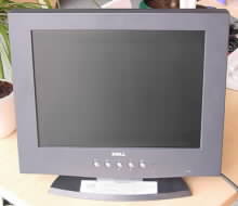 Patnáctipalcový LCD displej DELL E151FP