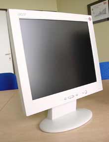 Sedmnáctipalcové LCD Acer AL707