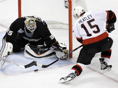 Anaheim - Ottawa:  Giguere vychytává Heatleyho