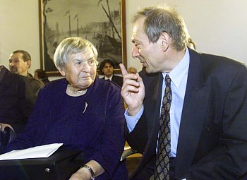 Nositelé státních cen za literaturu: Květa Legátová a Jiří Pelán.