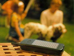 Nokia 1611 ležící na sluníčku - nabíjí se. Jiný obrázek zatím není...